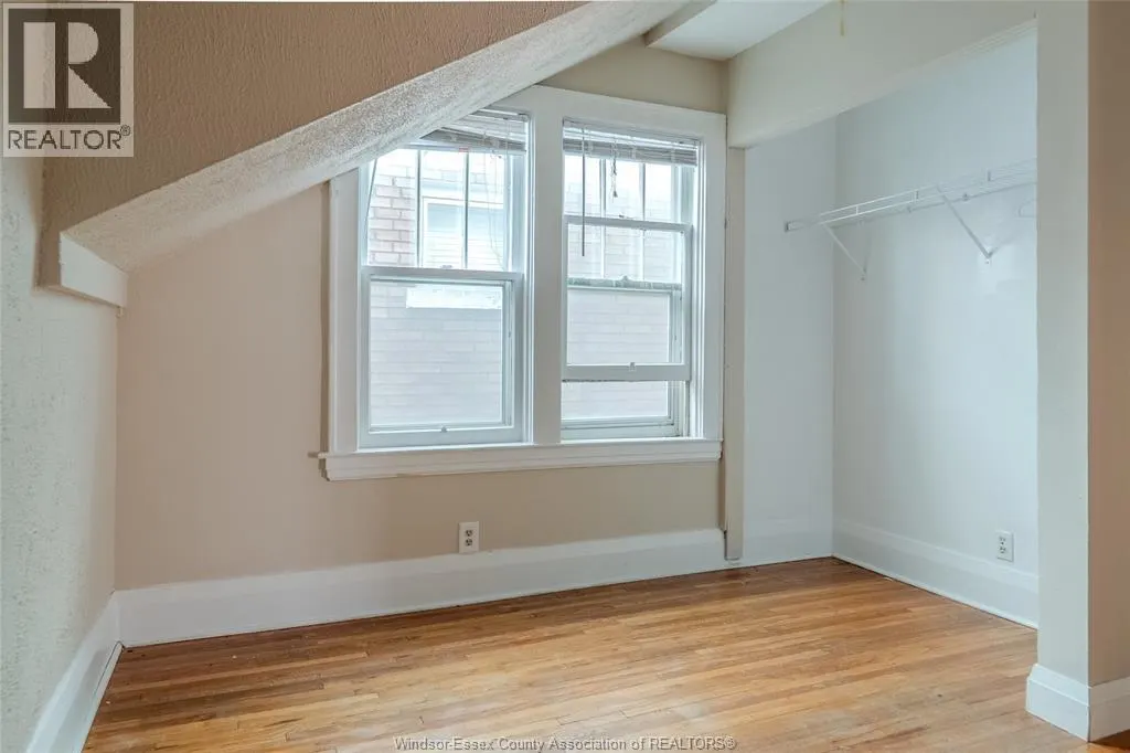1422 Elsmere