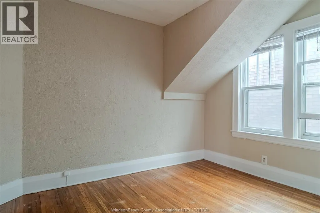 1422 Elsmere