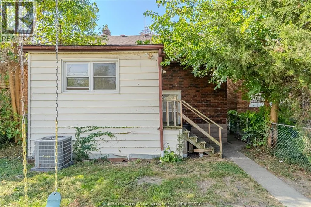 1422 Elsmere