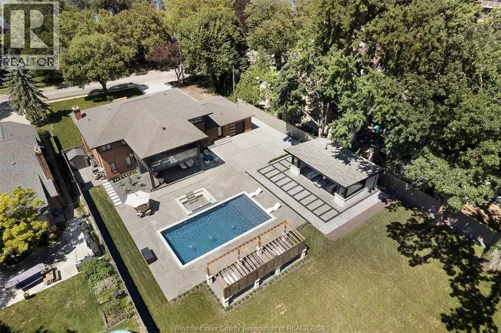 4527 RIVERSIDE DRIVE