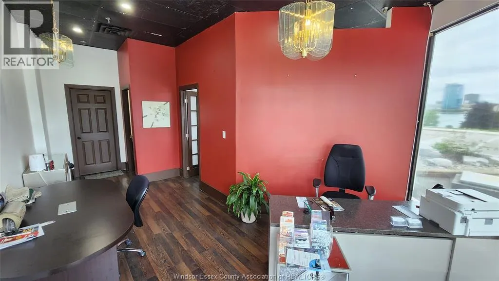 515 RIVERSIDE DRIVE West Unit# 101