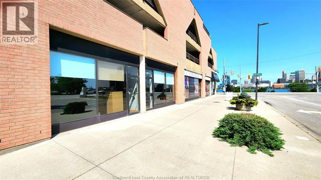 515 RIVERSIDE DRIVE West Unit# 101
