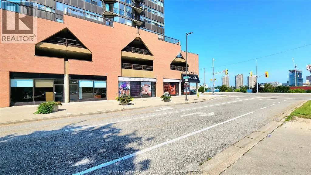515 RIVERSIDE DRIVE West Unit# 101