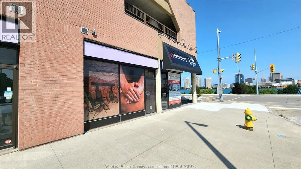 515 RIVERSIDE DRIVE West Unit# 101