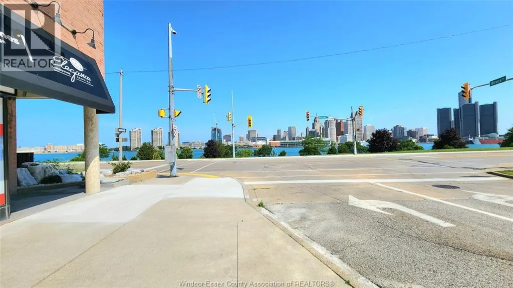 515 RIVERSIDE DRIVE West Unit# 101