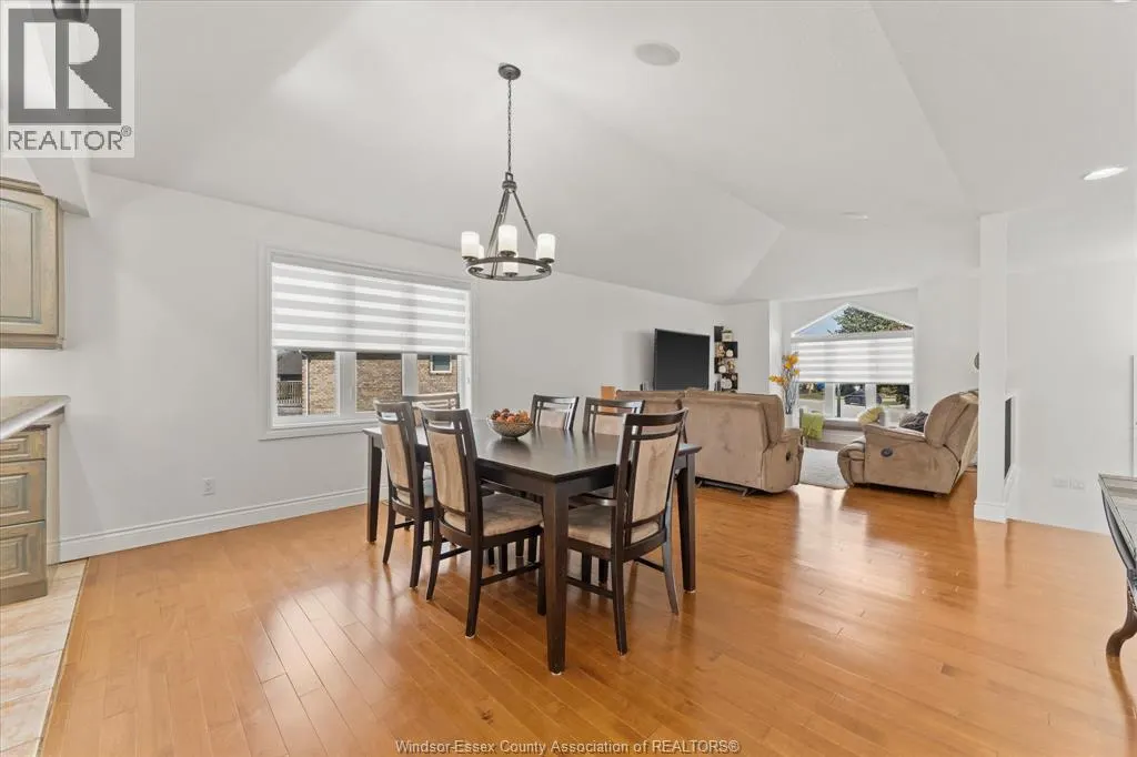 1043 SOCRATES CRESCENT