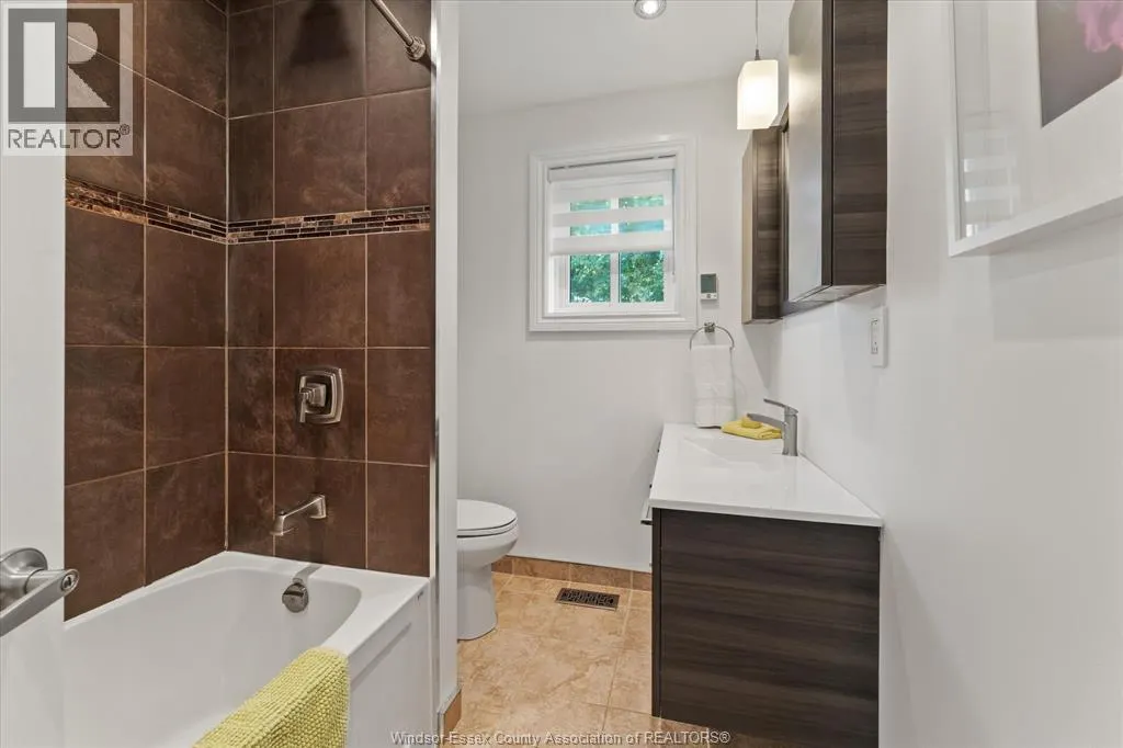 1043 SOCRATES CRESCENT