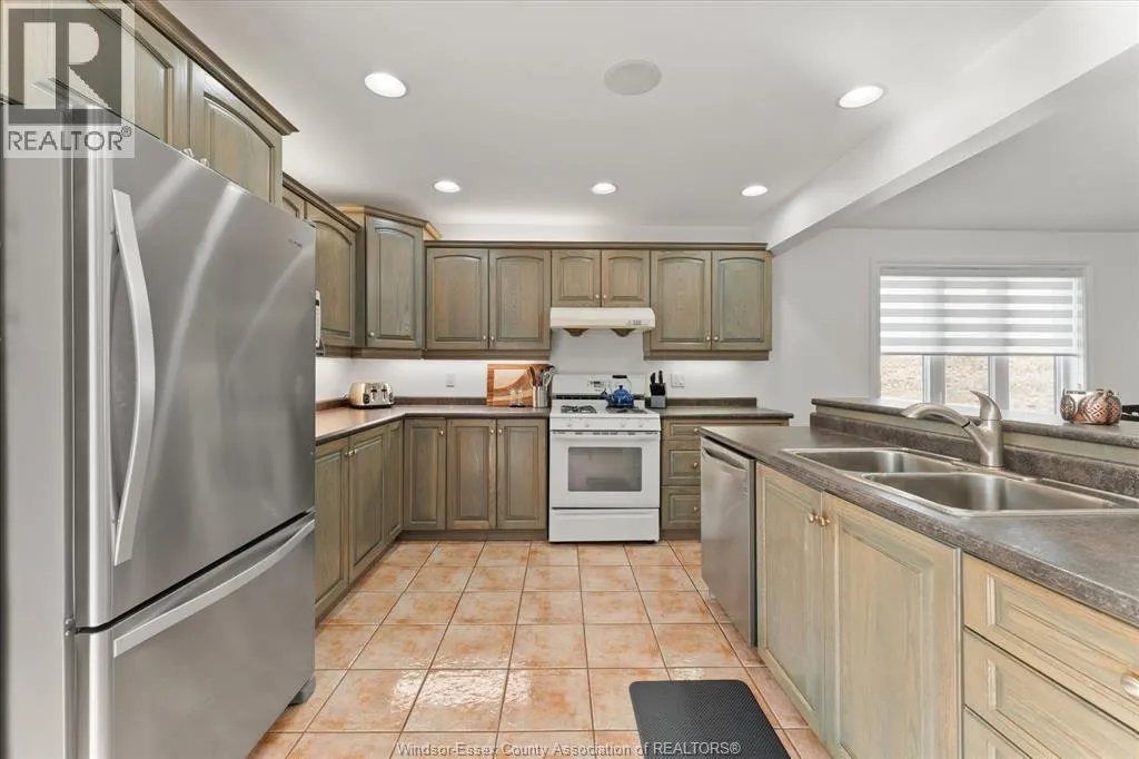 1043 SOCRATES CRESCENT