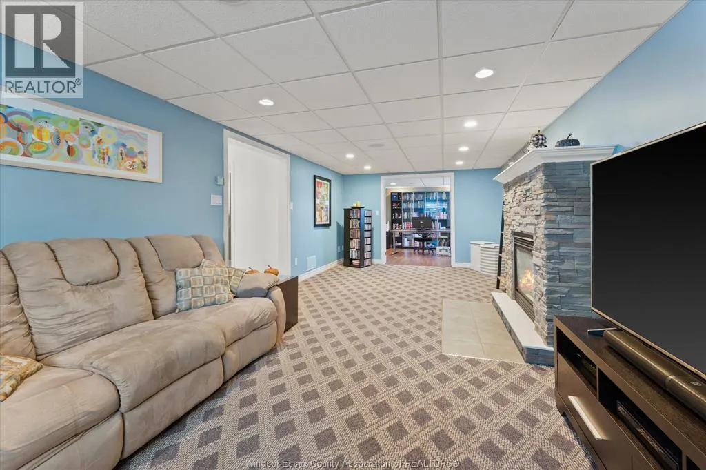 1043 SOCRATES CRESCENT