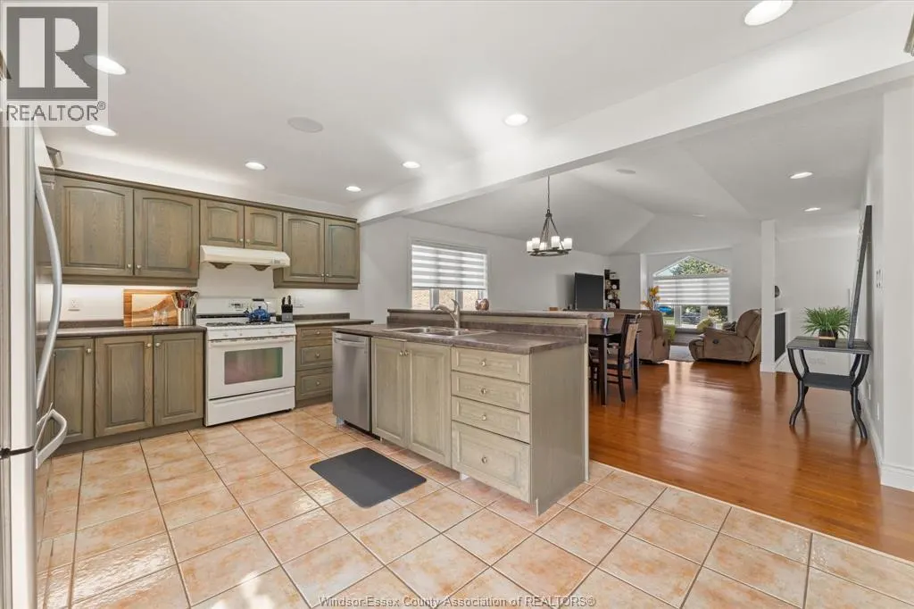 1043 SOCRATES CRESCENT