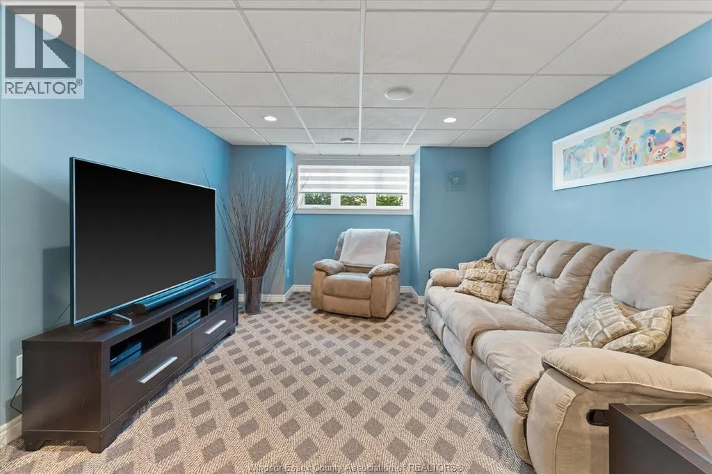 1043 SOCRATES CRESCENT