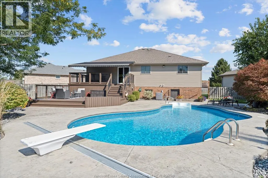 1043 SOCRATES CRESCENT