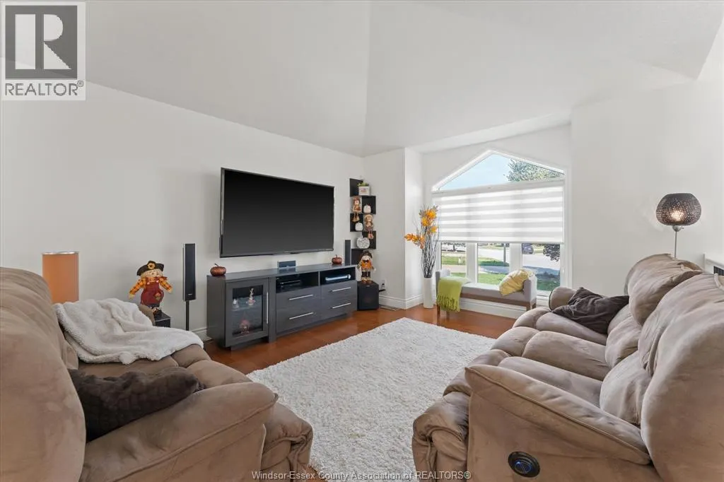 1043 SOCRATES CRESCENT
