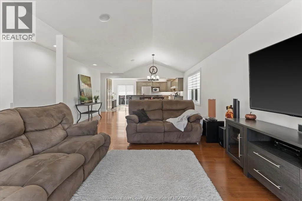 1043 SOCRATES CRESCENT