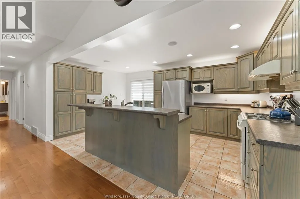 1043 SOCRATES CRESCENT