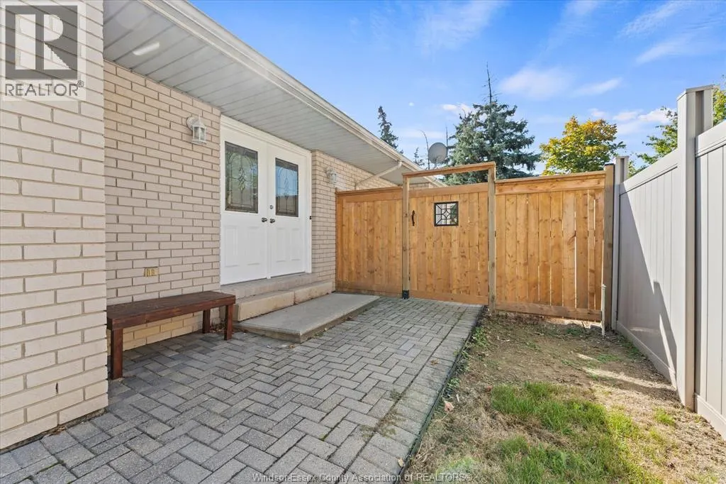 1467 GUILDWOOD CRESCENT