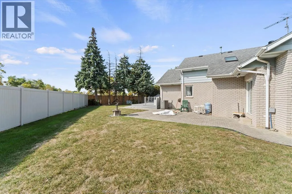 1467 GUILDWOOD CRESCENT