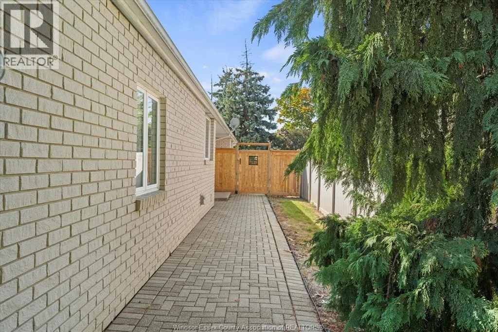 1467 GUILDWOOD CRESCENT