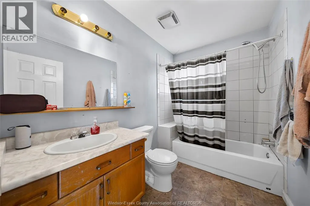 1670 YORK STREET W