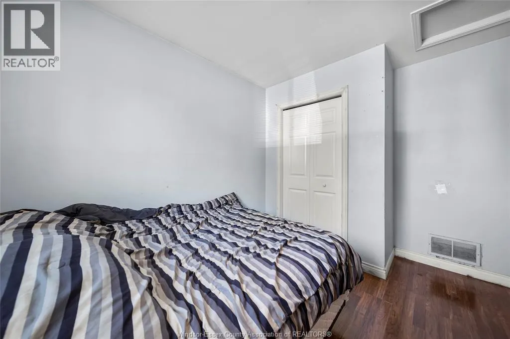 1670 YORK STREET W