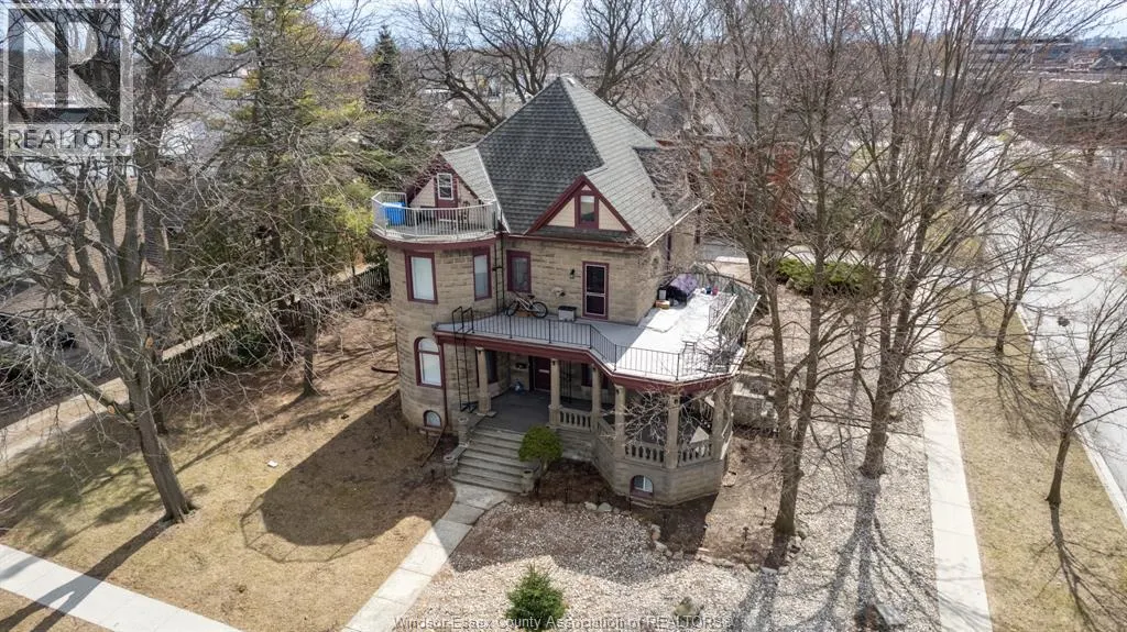 18 CLARK STREET East