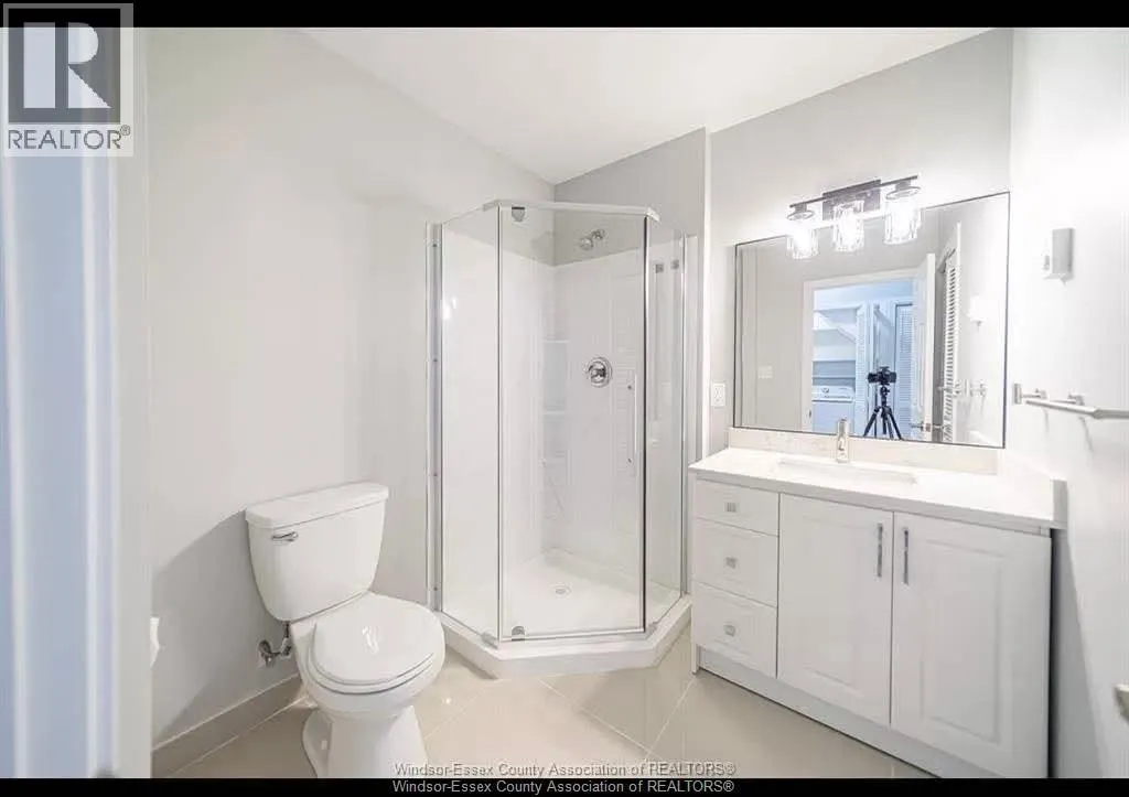 18 CLARK STREET East