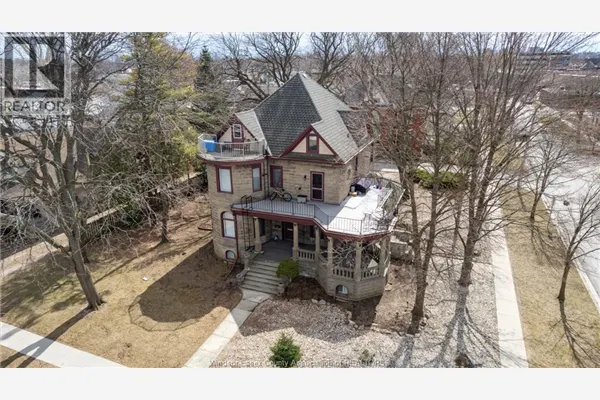 18 CLARK STREET East