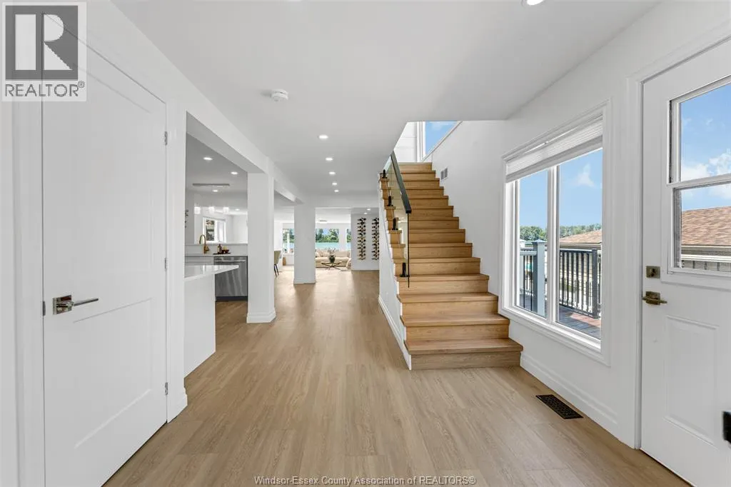8830 RIVERSIDE DRIVE EAST DRIVE East