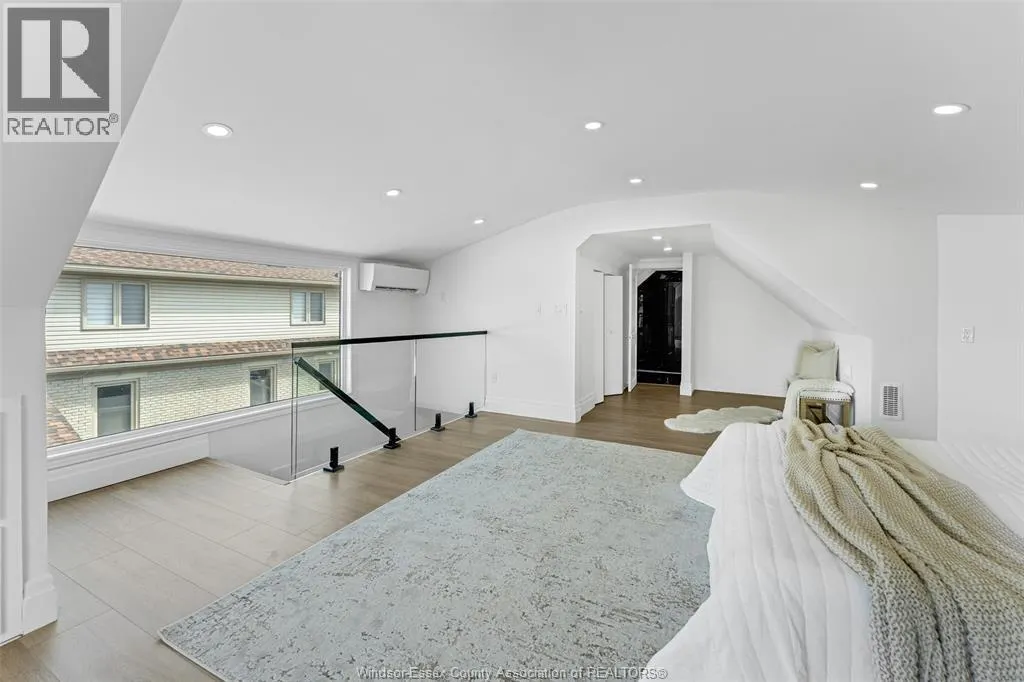 8830 RIVERSIDE DRIVE EAST DRIVE East