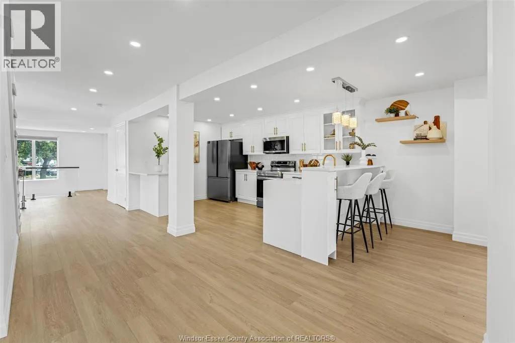 8830 RIVERSIDE DRIVE EAST DRIVE East