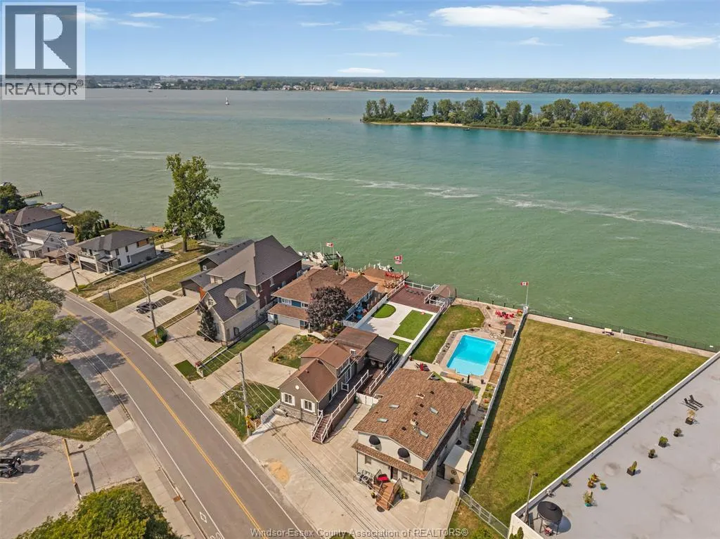 8830 RIVERSIDE DRIVE EAST DRIVE East