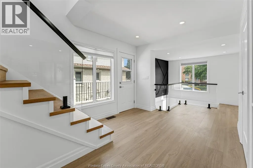 8830 RIVERSIDE DRIVE EAST DRIVE East