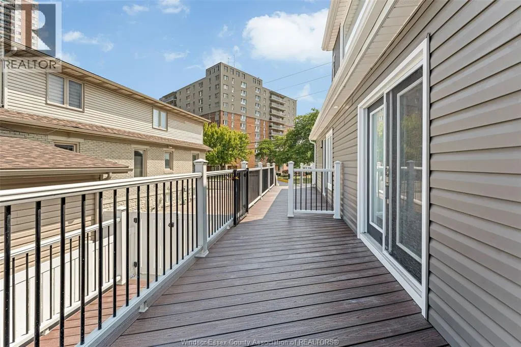 8830 RIVERSIDE DRIVE EAST DRIVE East
