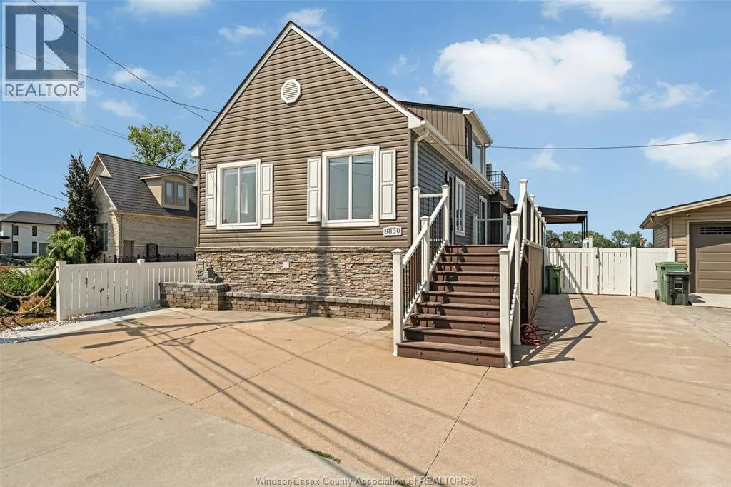 8830 RIVERSIDE DRIVE EAST DRIVE East