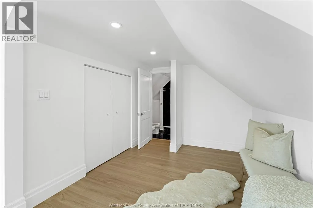 8830 RIVERSIDE DRIVE EAST DRIVE East
