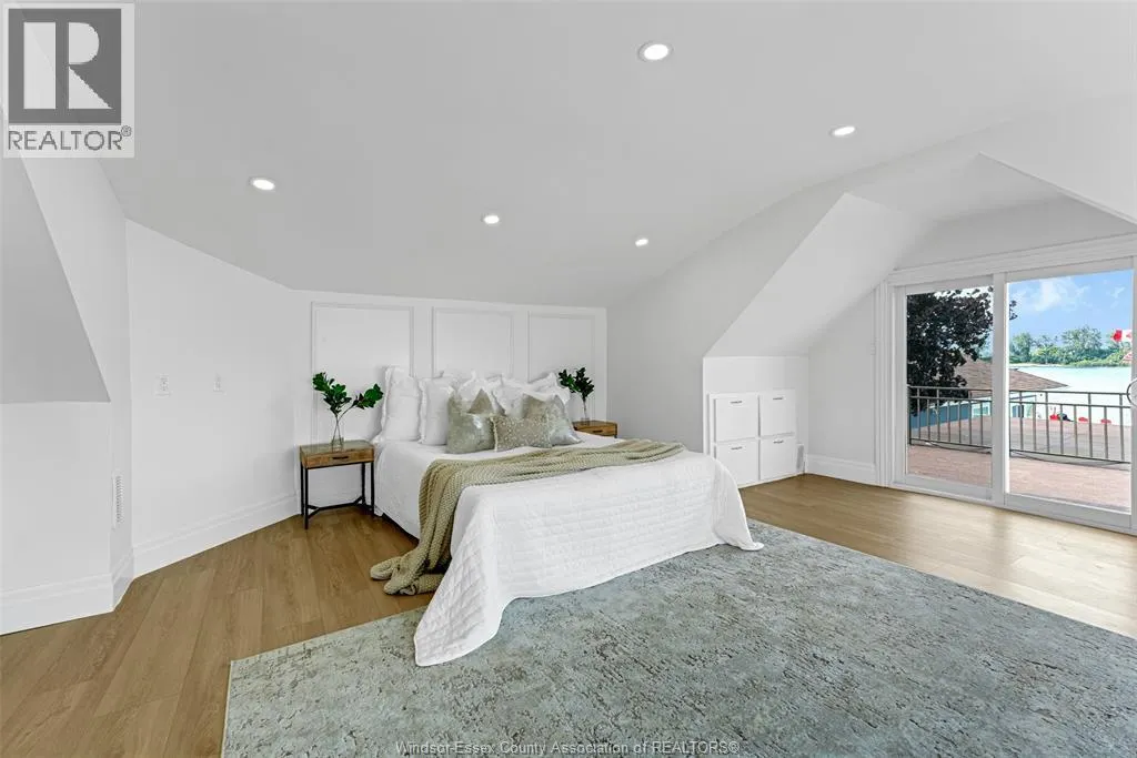 8830 RIVERSIDE DRIVE EAST DRIVE East