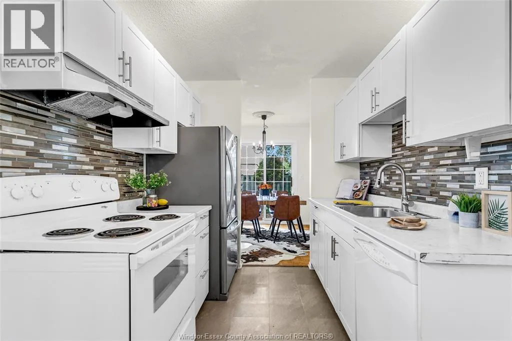 1366 BAYSWATER CRESCENT