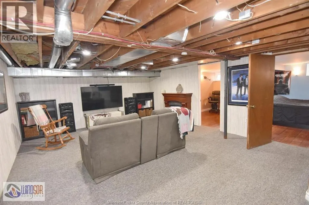 1050 SCOFIELD AVENUE