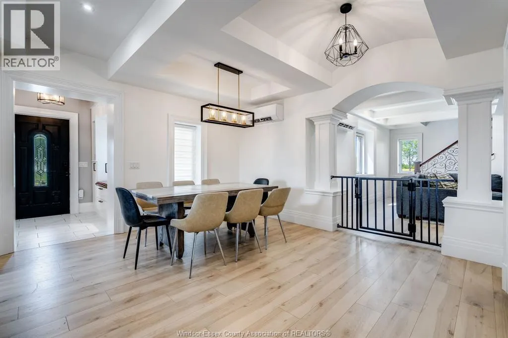 702 Talbot ROAD East