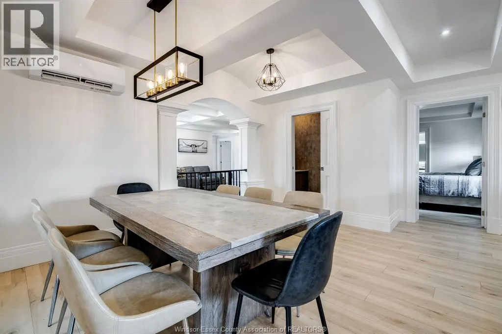 702 Talbot ROAD East