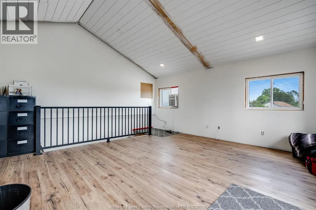 702 Talbot ROAD East