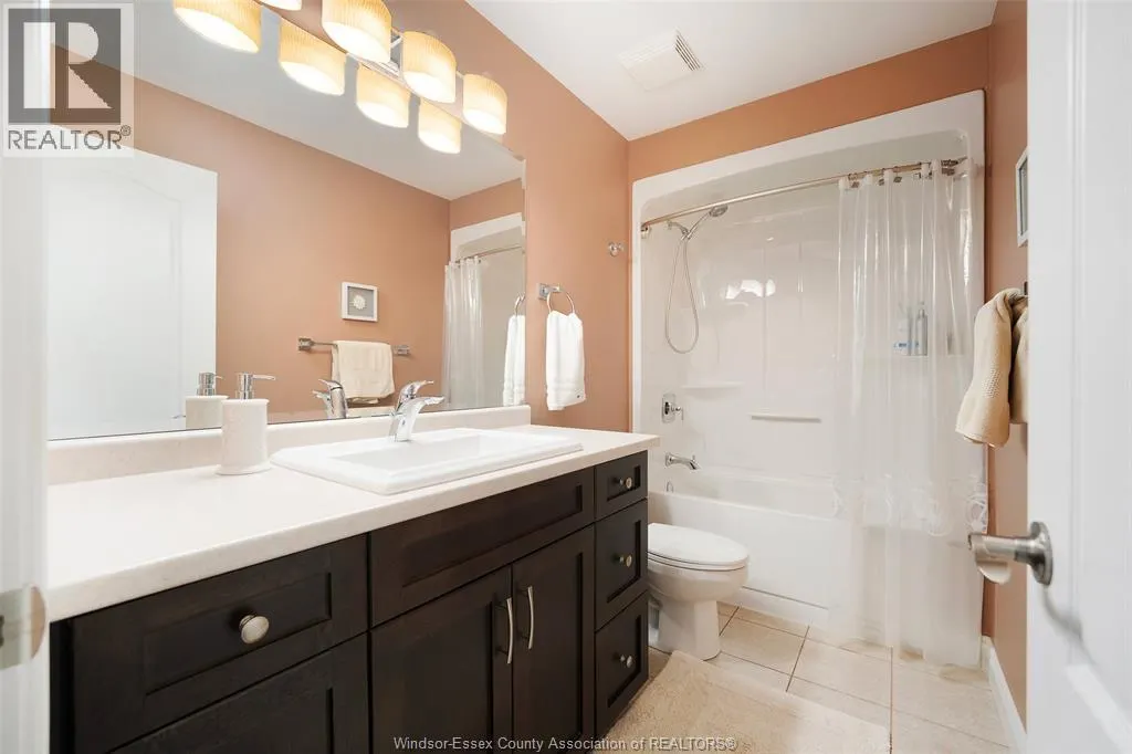212 WOODYCREST
