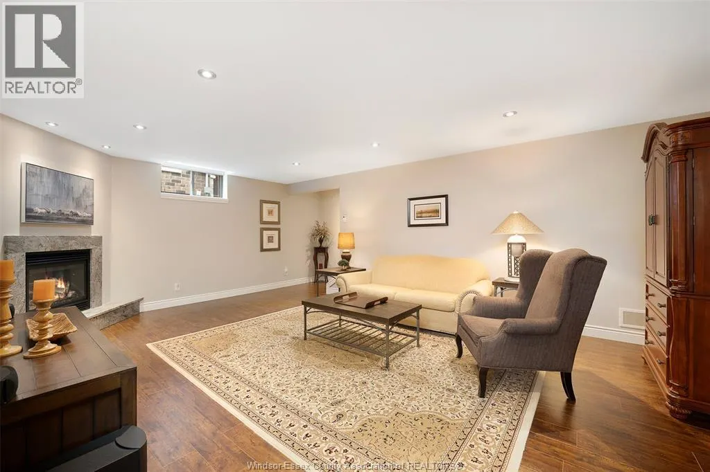 212 WOODYCREST