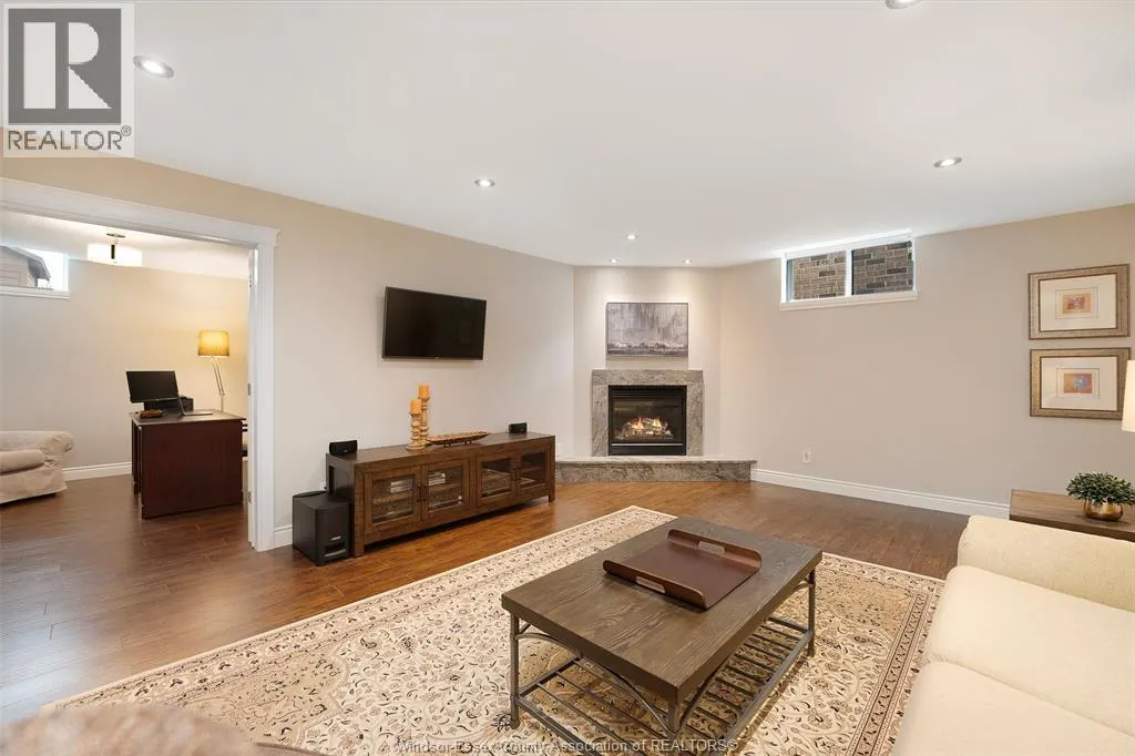 212 WOODYCREST