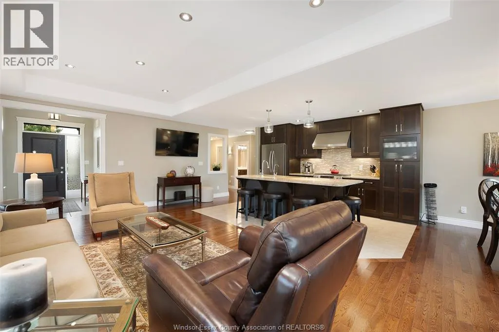 212 WOODYCREST