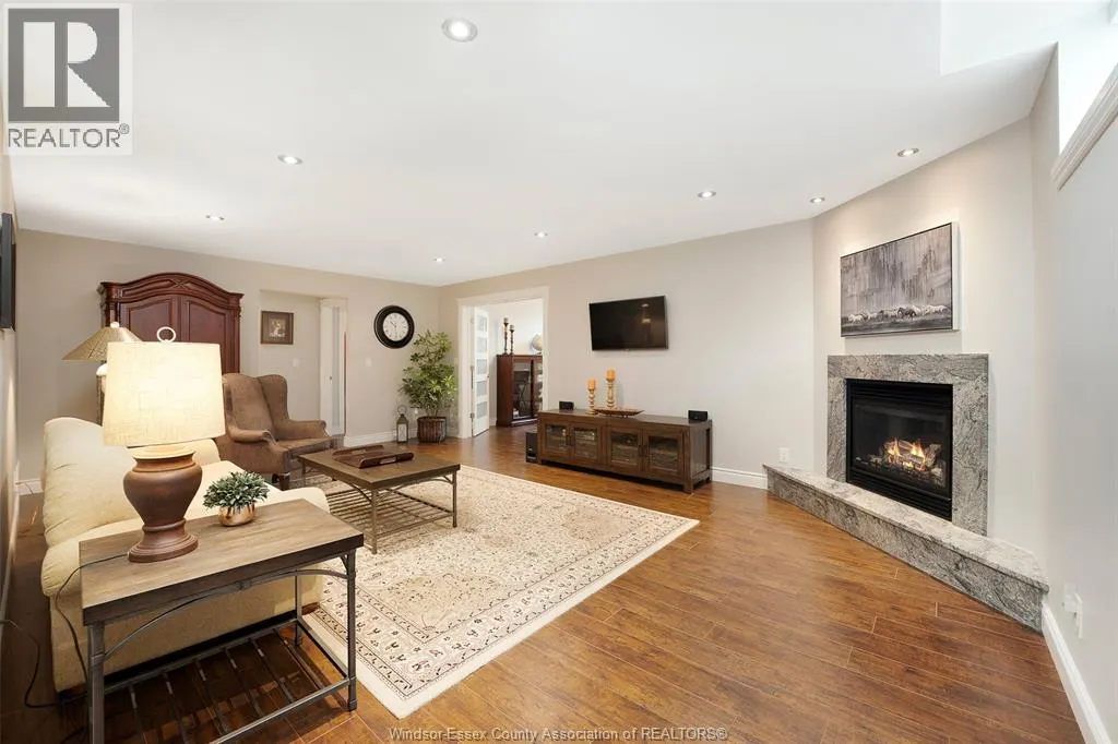 212 WOODYCREST