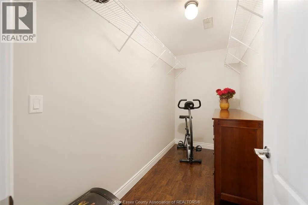 212 WOODYCREST