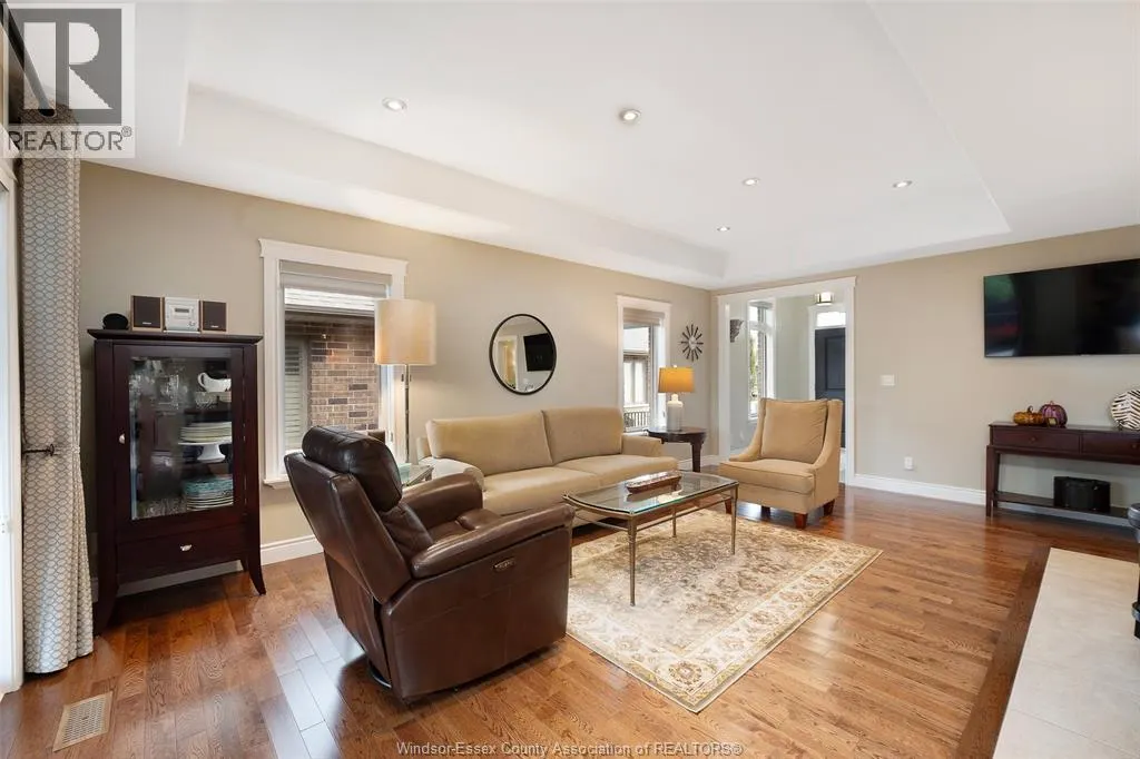 212 WOODYCREST