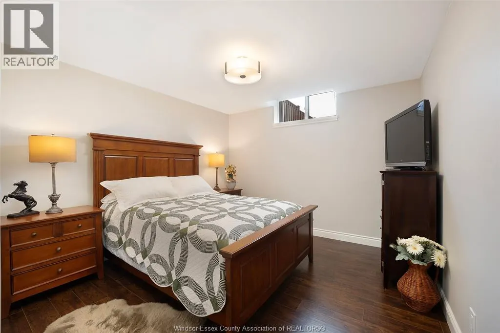 212 WOODYCREST
