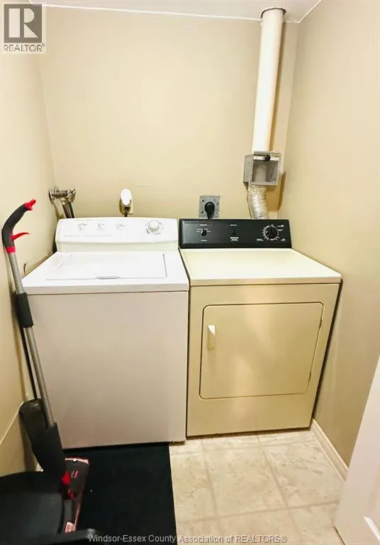 515 RIVERSIDE DRIVE West Unit# 1605